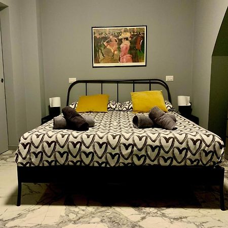 Modern City Center Apartment Benevento Buitenkant foto