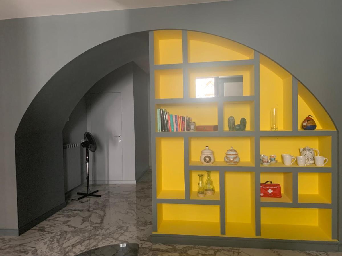 Modern City Center Apartment Benevento Buitenkant foto