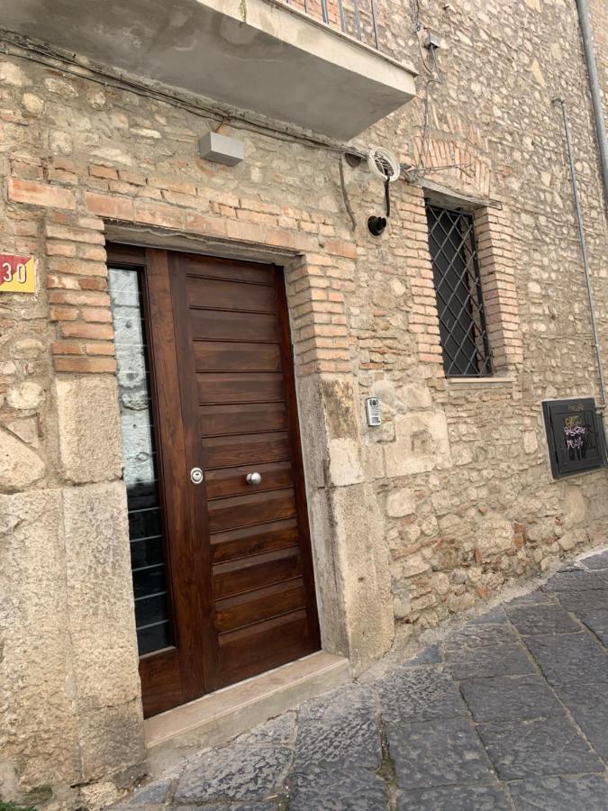 Modern City Center Apartment Benevento Buitenkant foto