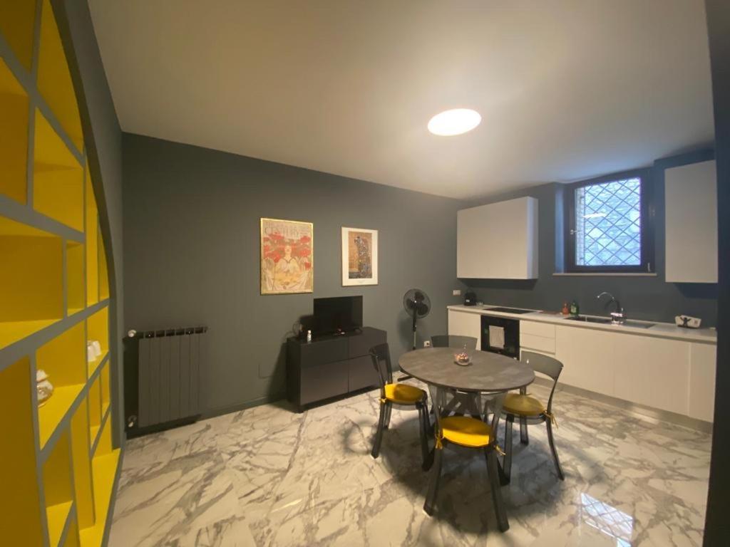 Modern City Center Apartment Benevento Buitenkant foto